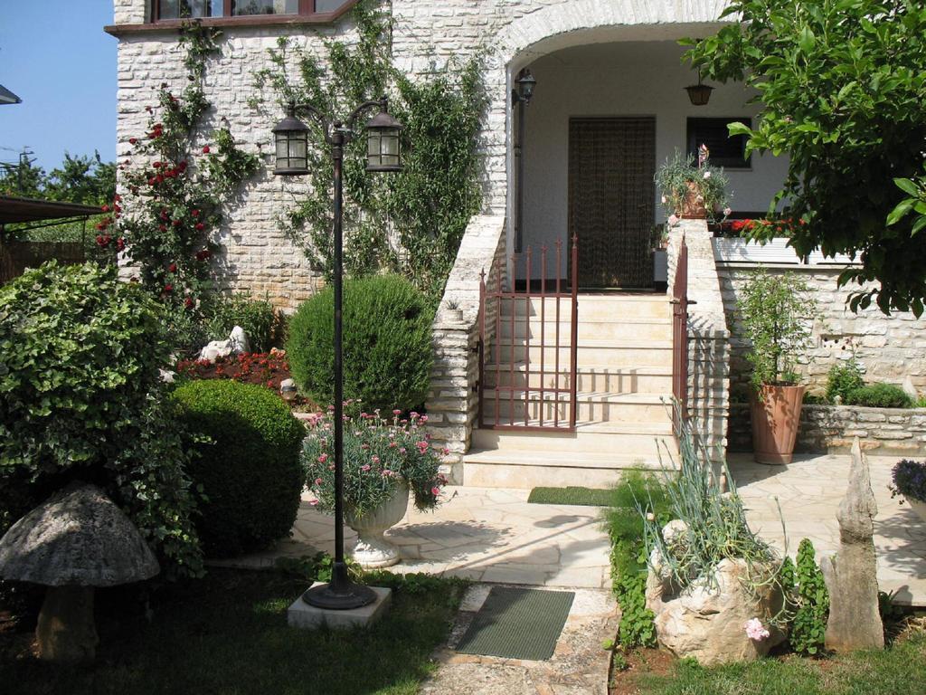 פורץ Apartmani Villa Otilija מראה חיצוני תמונה