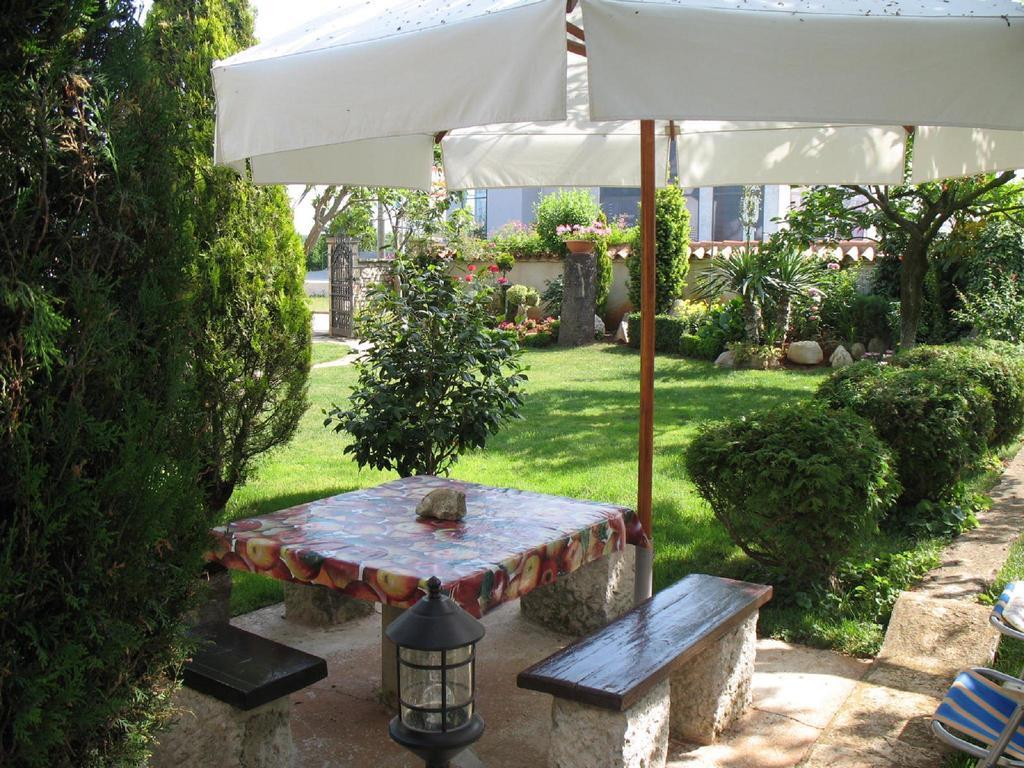 פורץ Apartmani Villa Otilija מראה חיצוני תמונה